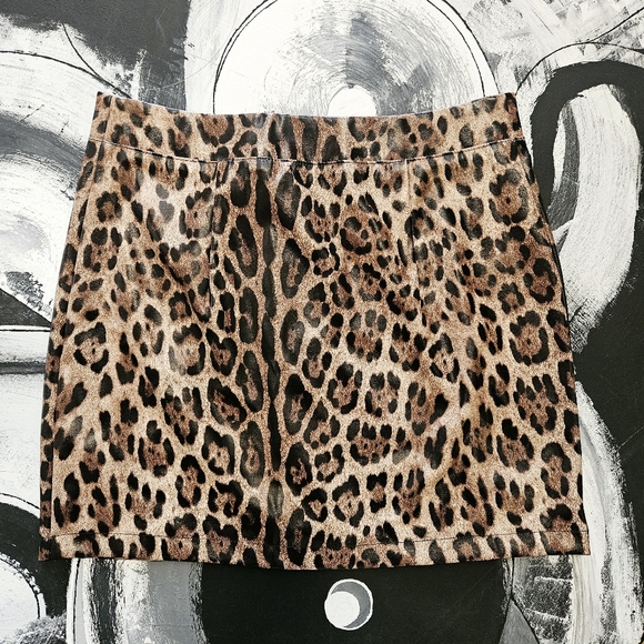 Leopard Print Mini Skirt - Picture 2 of 3